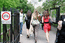 девушки идут на ланч в Гайд-парк